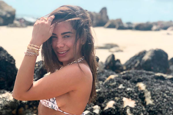 Anitta aparece de lingerie e com make diferentona e todo mundo fica incrédulo