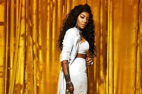 Ludmilla mostra sapato luxuoso e dispara ´levanta do sofá e vai correr atrás dos seus objetivos´