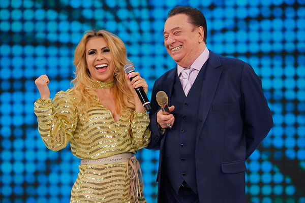 Desafio do vovô: Joelma ensina Raul Gil a bater cabelo