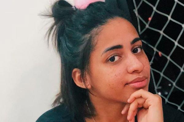 Mc Loma completa 16 anos e ganha festa em parque de diversão