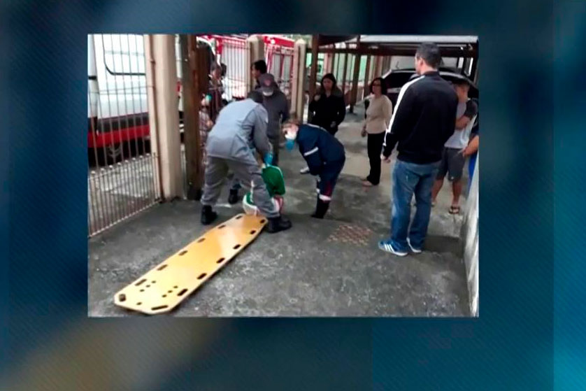 uma jovem se atirou do terceiro andar do prédio para escapar de