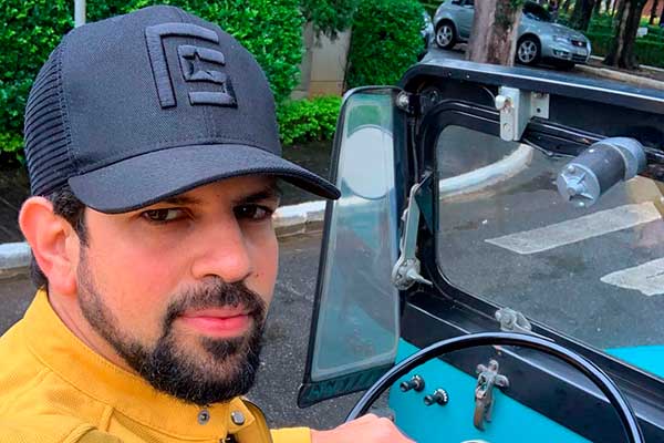 Sertanejo Sorocaba assume namoro com modelo GATA 17 anos mais nova