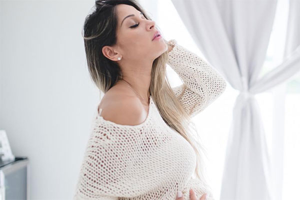 Mayra Cardi posta foto fofa ao lado da filha e encanta internet