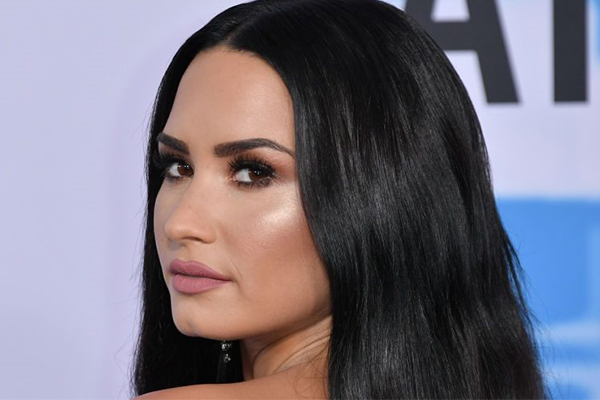Após deixar Rehab, Internet especula possível romance de Demi Lovato