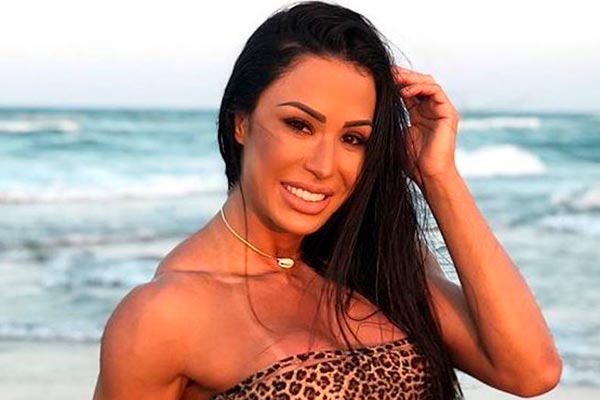 Gracyanne Barbosa aposta em franjinha e surpreende fãs