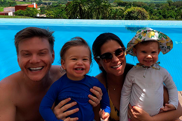 Mamãe coruja! Thais Fersoza se derrete ao ver o filho falando