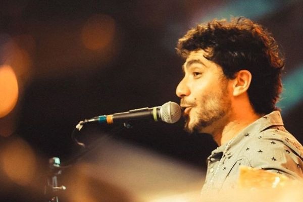 Sertanejo famoso está com namorada nova — e ela é GATA!
