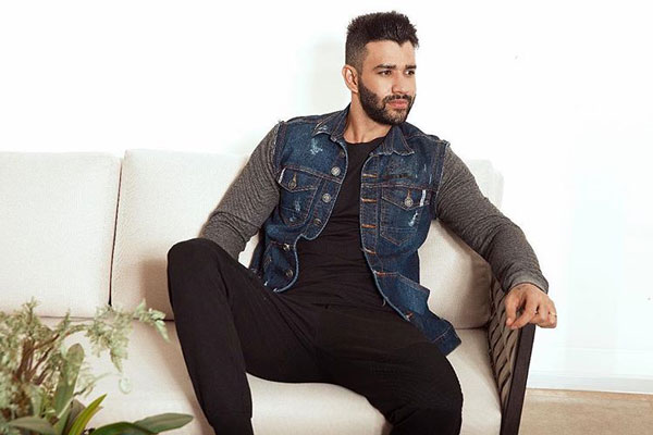 Gusttavo Lima aparece no maior chamego com o filhinho mais novo