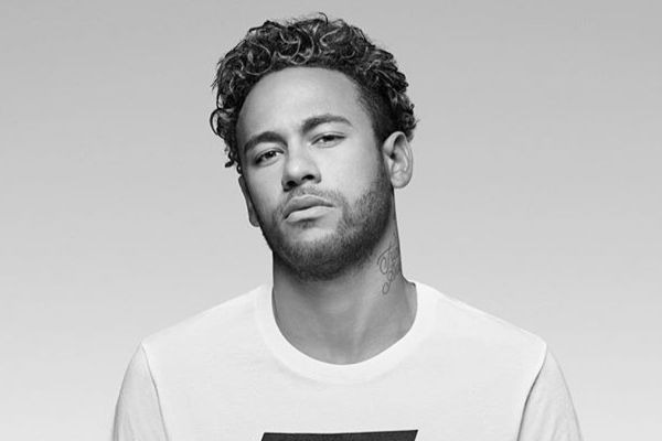 Neymar cai na night e... Muito bem acompanhado em Mônaco!