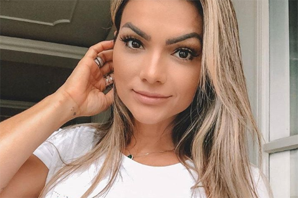 Kelly Key aparece de biquíni e tanquinho chama atenção