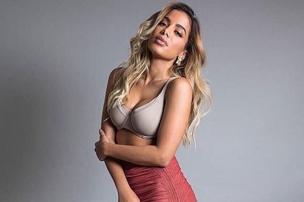 Anitta faz tatuagem com nome de um homem e enloquece os fãs!