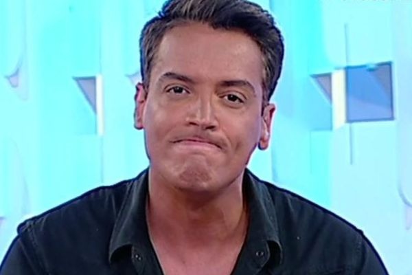 Exclusivo do Leo Dias! Atriz famosa sofre acidente grave e é retirada de maca