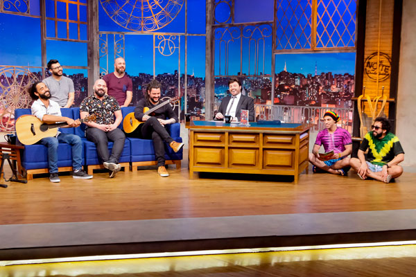 Maneva agita o The Noite desta sexta com tudo sobre o novo DVD e palhinhas de sucesso