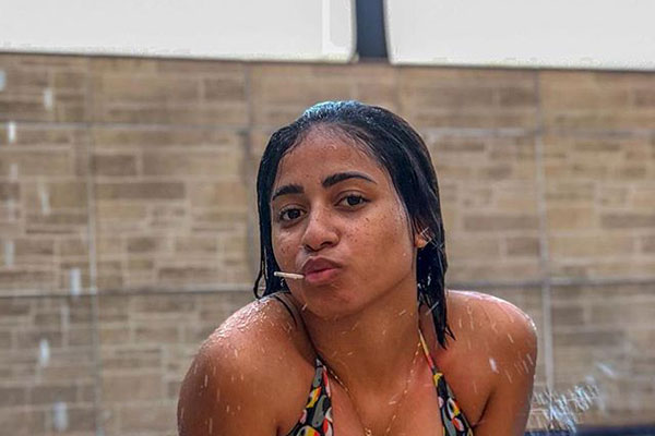 Grávida?! MC Loma faz pose em foto e responde especulações na web