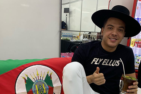 Wesley Safadão faz terceira festa de aniversário para o filho e posta foto em família