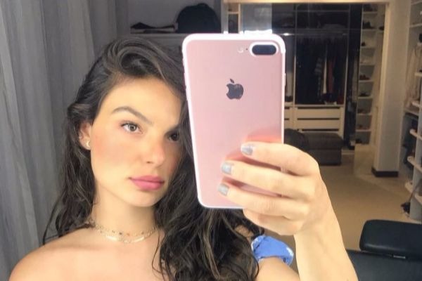Menos de 15 dias após dar à luz, Isis Valverde posta foto polêmica na web!