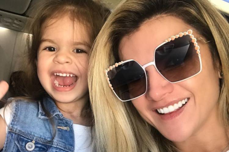 Mirella Santos e Valentina posam com roupas IGUAIS e todo mundo ama!