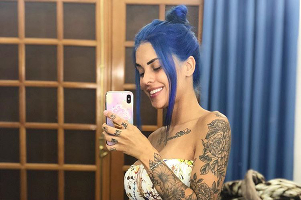 Tati Zaqui aparece bailando de top bem CURTINHO em pleno bailão!