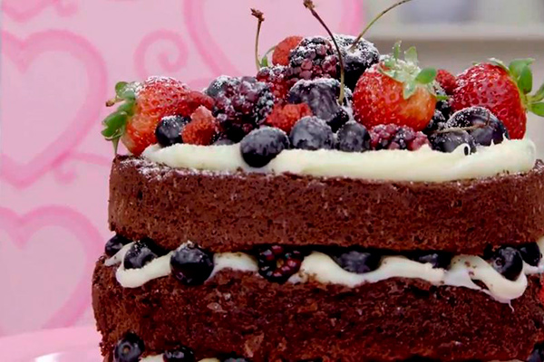 Vitrine de doces da Nayane - Naked cake de chocolate com frutas vermelhas