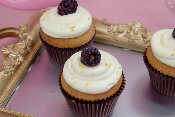 Vitrine de doces da Nayane - Cupcake de limão siciliano e framboesa