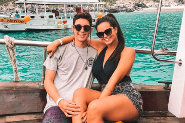 Filha de Kelly Key comemora dois anos de namoro e declara seu amor