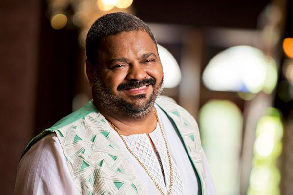Após AVC, Arlindo Cruz aparece tomando sorvete e anima familiares