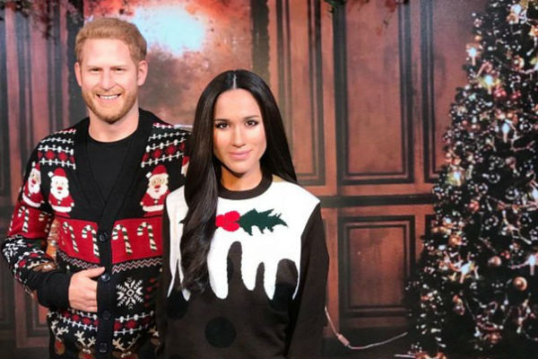 Museu Madame Tussauds veste estátuas de Meghan e Harry com roupas de Natal