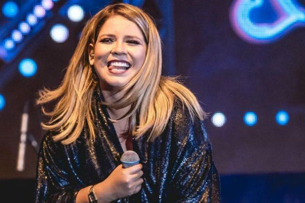 Mais magra, Marília Mendonça nega ter feito cirurgia