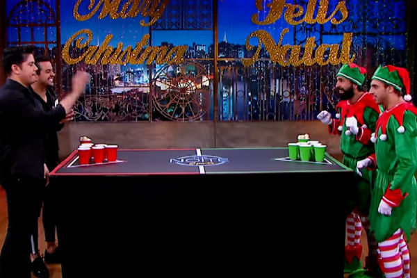 Henrique e Diego dão show no Eggnog Pong no The Noite