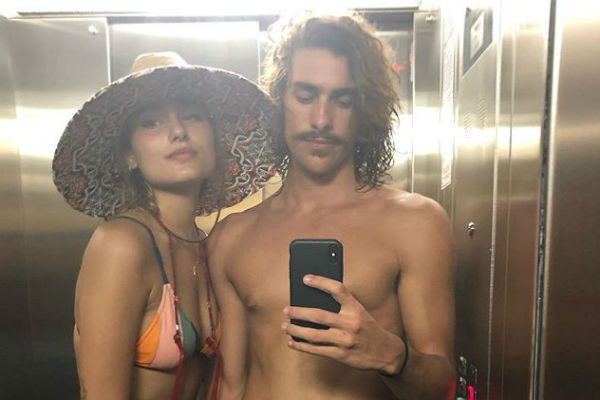 Sasha Meneghel aparece de biquíni e shortinho em postagem de namorado