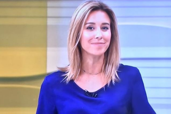 Apresentadora causa polêmica com foto em plantação de maconha