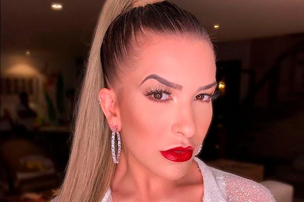 Lorena Improta corta os fios e fica ainda mais loira