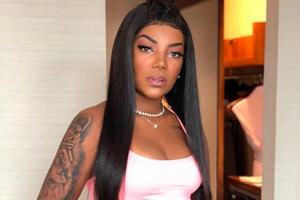 Ludmilla aparece com cabelos naturais em dia de folga e surpreende