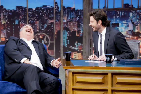 Gilberto Barros conversa com Danilo Gentili no The Noite