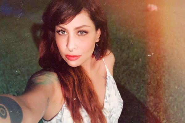 Em clique raro, Pitty aparece brincando ao lado de Madalena