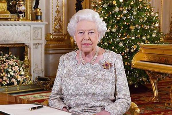 Marido de Rainha Elizabeth II sofre acidente de carro