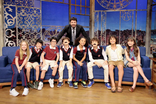 Elenco de As Aventuras de Poliana conversa com Danilo Gentili