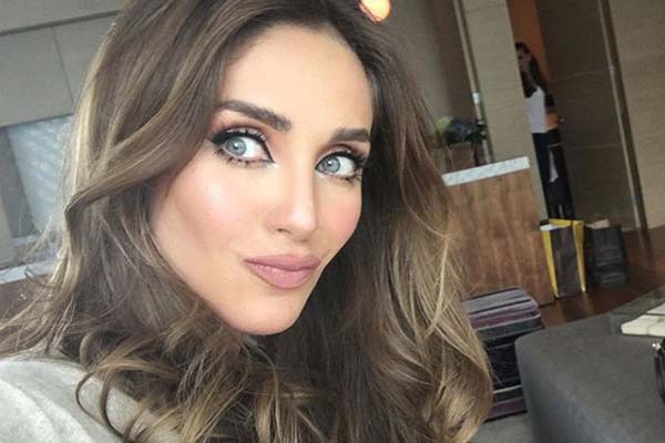 Anahi comemora aniversário do filho com foto rara e derrete coração da web