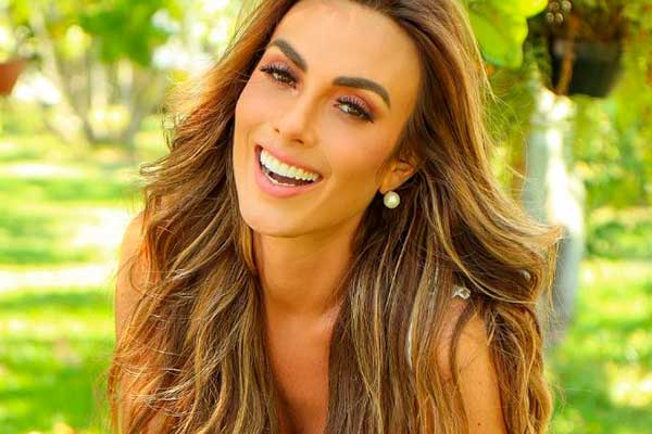 Nicole Bahls exibe corpão durante lua de mel nas Maldivas