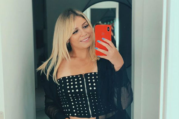 Marília Mendonça se emociona após show na Inglaterra