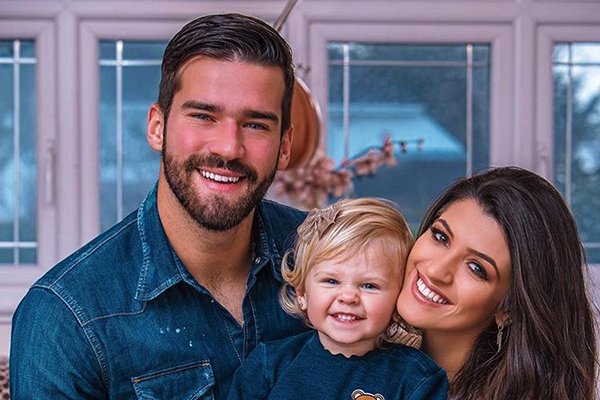 Em chá revelação, Alisson Becker descobre sexo do segundo filho