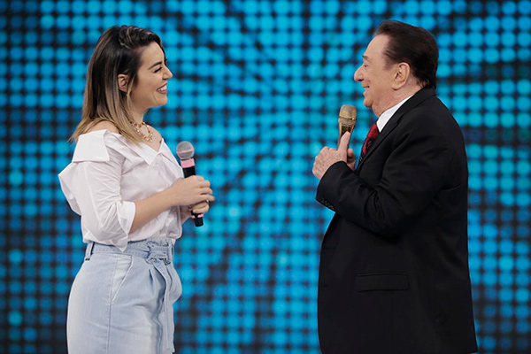 Naiara Azevedo e Raul Gil cantam modão sertanejo