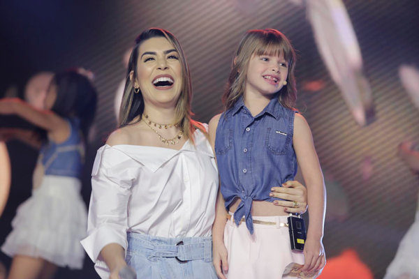 Sábado estrelado: Raul Gil recebe Renata Banhara, Nayara Azevedo e Maria Cecília & Rodolfo   