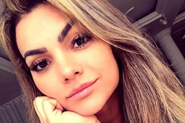 Desprevenida? Kelly Key é pega por vento que levanta o vestidinho