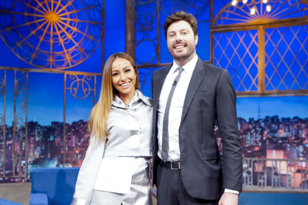 Danilo Gentili recebe Sabrina Sato no The Noite quinta-feira