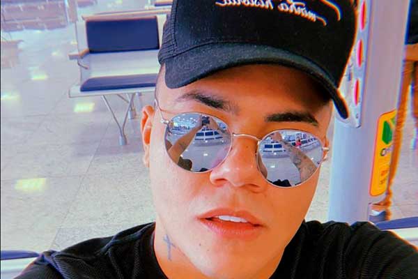 Felipe Araújo posta nova foto do filho recém-nascido e se declara