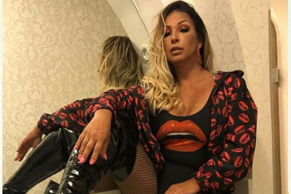 Valesca Popozuda comete gafe: esquece de trocar perfil e elogia a si mesma em post próprio