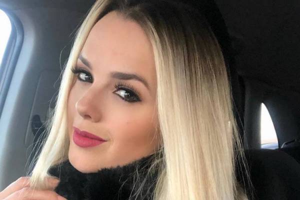 Thaeme muda o visual, surge de roupão e revela porque não pinta o cabelo