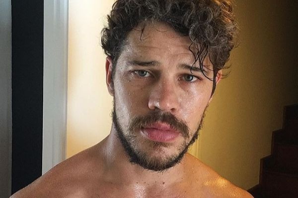 EXCLUSIVO! José Loreto é flagrado ´beijando´ atriz famosa e causa polêmica na web