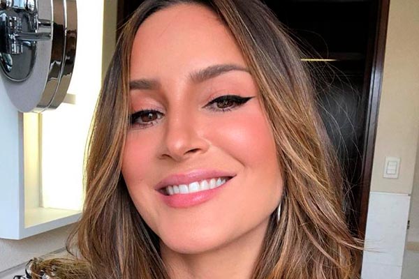 Claudia Leitte mostra ultrassom da filha e vê detalhe BEM peculiar